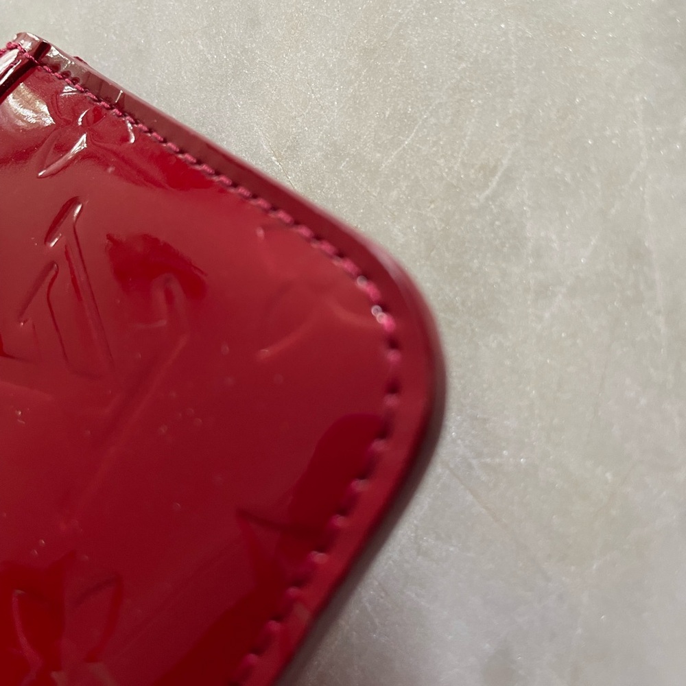 Louis Vuitton Vernis Key Pouch Pomme D’Amour - Picture 3 of 9